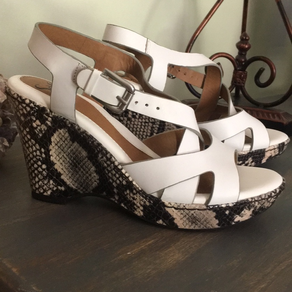 Soffit White Wedge Sandals
